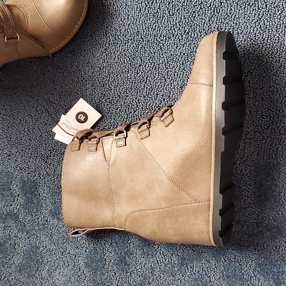 Universal Thread Katherine women's boots size 10 NIB